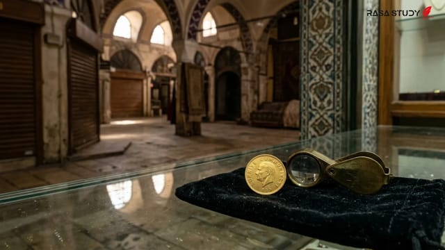 ویترین طلافروشی در ترکیه با سکه‌های طلا و نرخ‌های دیجیتال