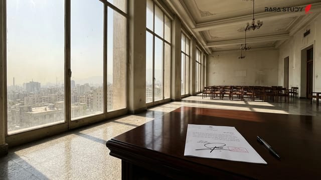 تصویر آرشیوی از رهبر ایران در حال سخنرانی درباره سیاست خارجی
