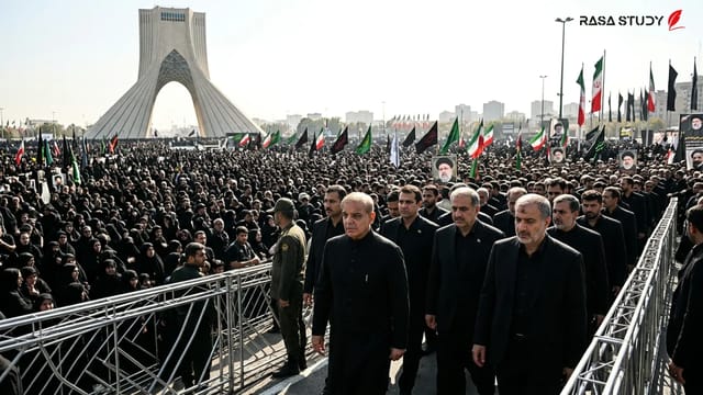 شهباز شریف نخست‌وزیر پاکستان در حال گفتگو با مقامات دیپلماتیک