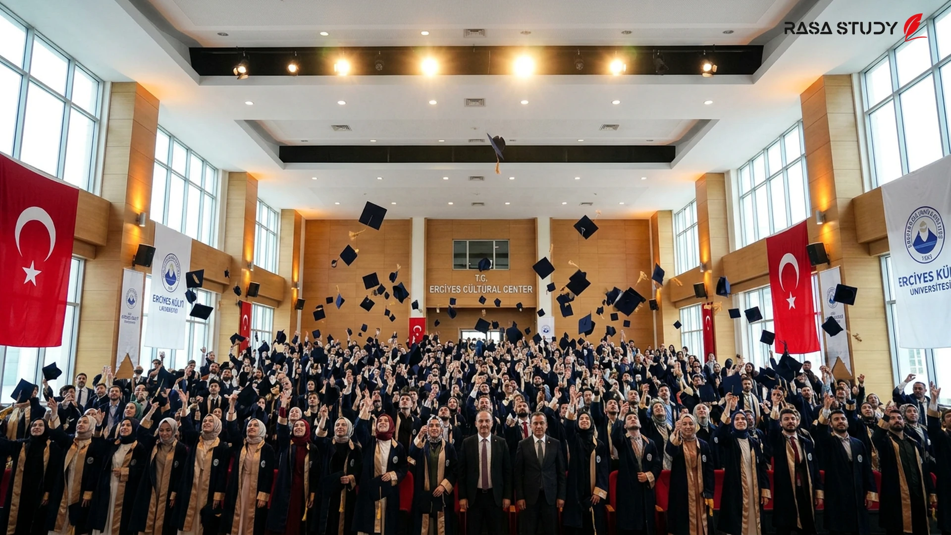 حفل تخرج طلاب كلية الإلهيات بجامعة إرجيس عام 2026